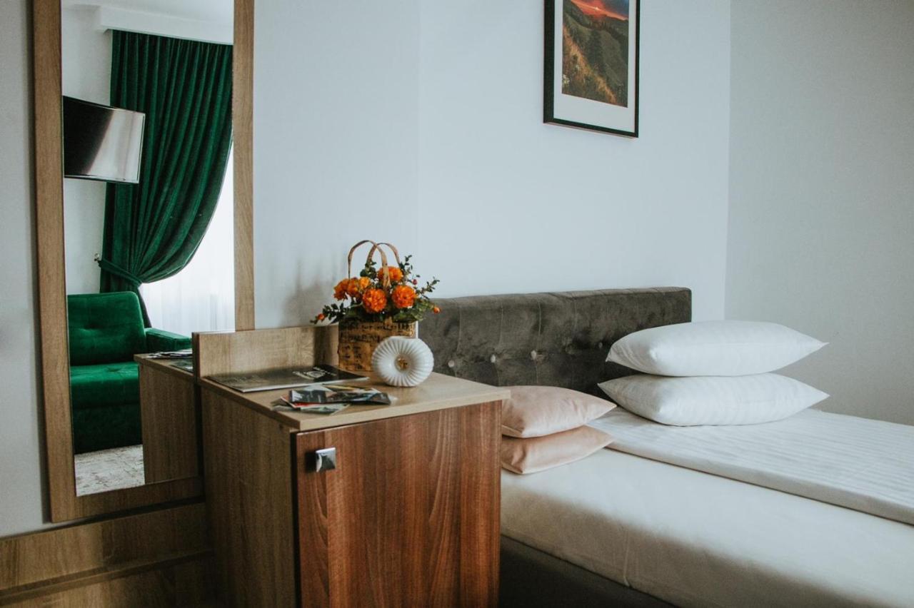 Vila Calimanel Hotel วาตราดอร์เนย์ ภายนอก รูปภาพ